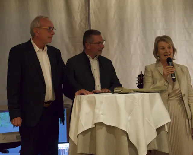 Astrid Ochensberger blickte in ihrer Rede auf die 35-jährige Geschichte zurück.  | Foto: MeinBezirk/Leonie Herrmann