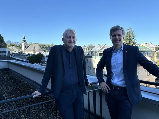 Neos-Gemeinderat Gemeinderat Lukas Rupsch (rechts im Bild) mit Stefan Bendiks von "Artgineering", einem auf öffentlichen und Verkehrsraum spezialisierten Planungsbüro. | Foto: Lisa Gold