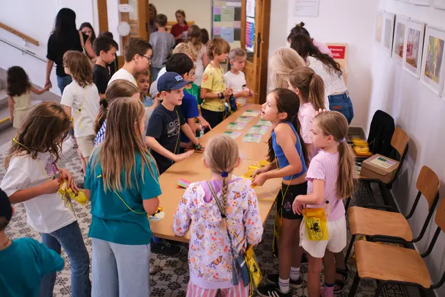Rund 600 Kinder nahmen heuer am Ferienprogramm teil. Mehr als die Hälfte der Workshops war ausgebucht.
 | Foto: Christoph Dethlof