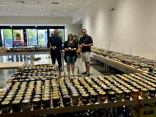 Rekord für die Goldene Honigwabe in Wieselburg: Geschäftsführer Andreas Koch, Projektleitung Produktprämierungen Sabrina Baumgartner und Messepräsident Johannes Heindl | Foto: Messe Wieselburg
