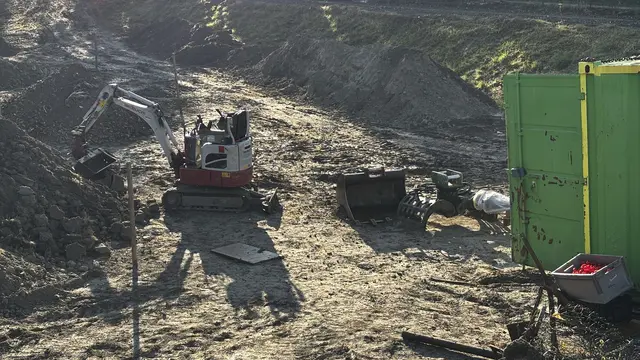 Beim Hans-Hirsch-Park wird fleisig gegraben. | Foto: Andreas Pölzl/MeinBezirk