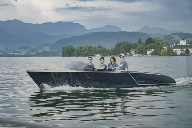 Teamwork bei Frauscher: Die Lehrlinge saßen bei ihrem Projekt „610 San Remo“ buchstäblich im gleichen Boot. | Foto: Frauscher (Archivfoto)