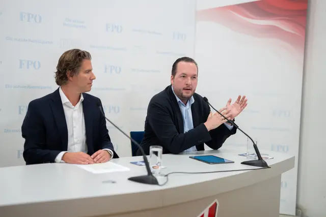 Die FPÖ-Wien-Landesparteisekretäre Lukas Brucker (l.) und Michael Stumpf. | Foto: FPÖ Wien