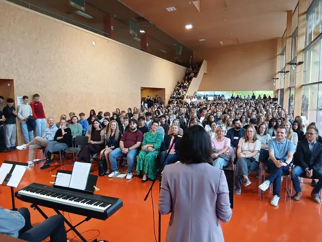 Eröffnungsfeier der HAK und HLW Kirchdorf im Foyer der Stadthalle. | Foto: HAK/HLW