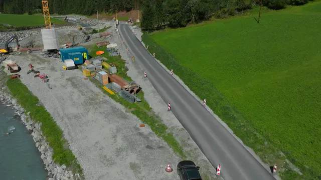 Die 110 Meter lange Ersatzstraße wurde mit rund 200 Kubikmetern Material errichtet und sichert seitdem die Verbindung ins hintere Pitztal. | Foto: Land Tirol/Järvinen