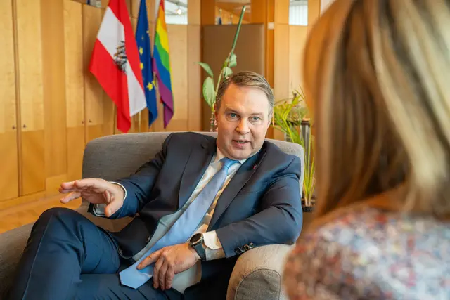 Kulturminister Babler will die Diskussion um den Kultureuro nicht eskalieren. (Archiv) | Foto: Martin Baumgartner