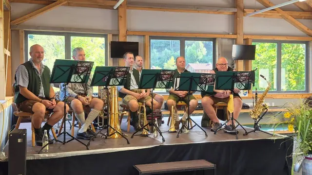 Für beste Stimmung beim Jubiläumsfest sorgten die „Altenmarkter Fidelen“ mit ihrer schwungvollen musikalischen Umrahmung. | Foto: Naturfreunde Hollenstein
