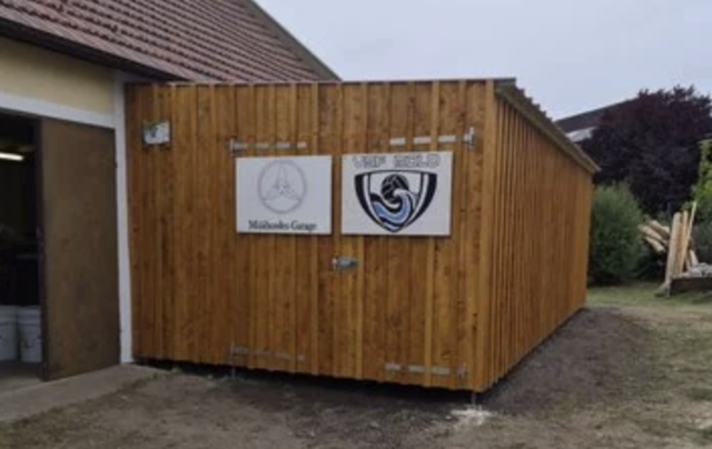 Projekt abgeschlossen: fertige Määhcedes-Garage. | Foto: Landjugend Mold
