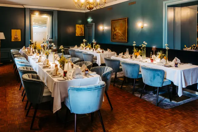 Die festliche Tafel war im stimmungsvollen Gartenzimmer des Restaurants Mörwald gedeckt. | Foto: Waldviertel Tourismus, Matthias Streibel