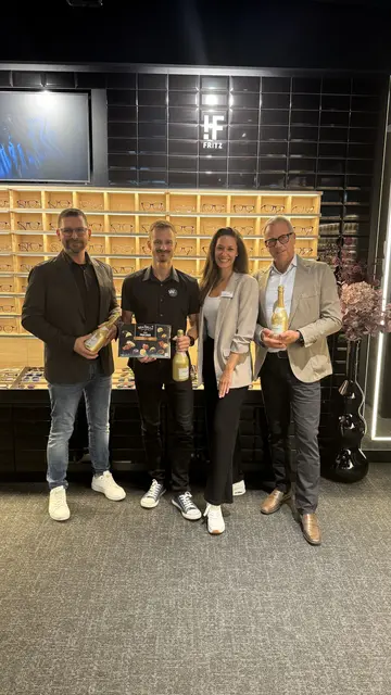 Gratulierten zur Eröffnung von Sehen Wutscher im EO Oberwart: Micheal Kuss (Gebietsleiter), Markus Wagner (Filialleiter), Dorottya Molnar-Toth (eo Oberwart), Marcus Wecht (Verkaufsleiter) | Foto: EO Oberwart