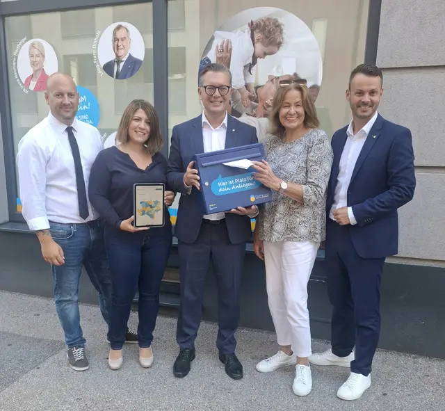 ÖVP Bezirkspartei-Geschäftsführer David Diabl, „Promote me“-Lady Tina Jedlicka, VPNÖ-Landesgeschäftsführer LAbg. Matthias Zauner, Bad Fischau ÖVP-Gemeinderätin Brigitte Zottl, ÖVP Bezirksparteiobmann und Krumbach Bürgermeister Christian Stacherl (v.l.). | Foto: Sandra Löchinger