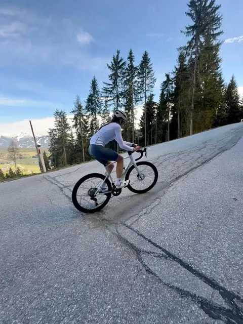 Zum Trainieren steigt Isabel Nocker auch regelmäßig aufs Fahrrad. | Foto: Privat