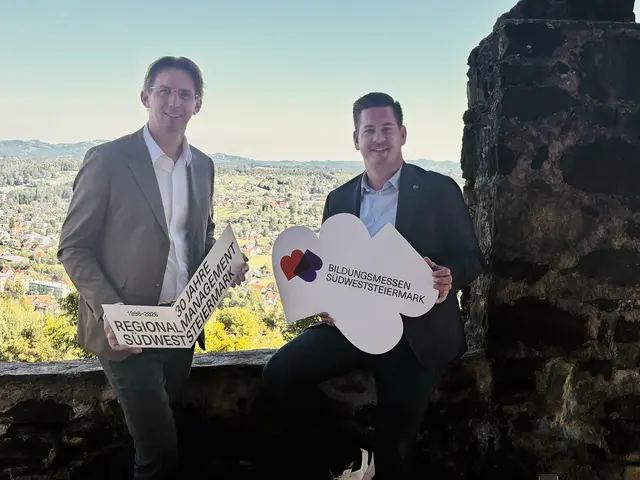 Auf der Burg Deutschlandsberg präsentierten Joachim Schnabel und Gerhard Hirschmann das diesjährige Programm der Bildungsmessen Südweststeiermark und die Aktivitäten im Rahmen des 30-Jahr Jubiläums des Regionalmanagements (v. l.). | Foto: meinBezirk/Barbara Wukovits