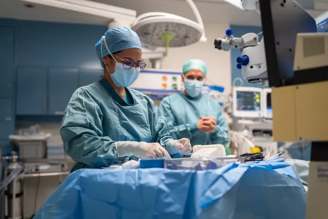 Unter anderem die Augenheilkunde der Klinik Landstraße kann seit Kurzem auf vier neue OP-Säle zurückgreifen.  | Foto: David Bohmann/WIGEV