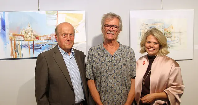 Josef Wiedenhofer, langjähriger Leiter der Kulturzentren hielt die Laudatio für Gottfried Reszner und dessen Ausstellung "Immer wieder Venedig", Claudia Priber die Geschäftsführerin der Kulturbetriebe Burgenland begrüßte zur Vernissage im Kulturzentrum Oberschützen.  | Foto: Peter Seper
