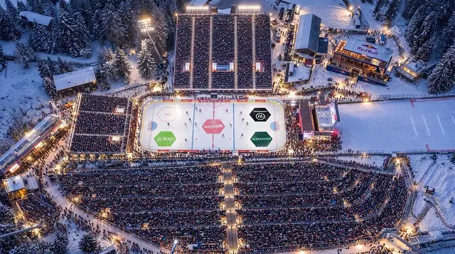 Die Paul-Ausserleitner-Schanze verwandelt sich im Jänner in eine eindrucksvolle Eishockey-Arena. | Foto: Friedrich Scheichl