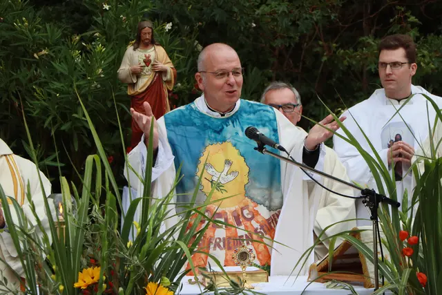 Pfarrer Erich Bernhard feierte in Wolfsgraben sein 40. Priesterjubiläum. | Foto: Anton Lutsch