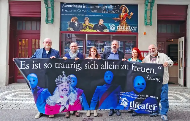 Kultur-Stadtrat Stephan Schimanowa, Vizebürgermeister Rainer Praschak, Bürgermeisterin Silvia Drechsler, Intendant Bruno Max, Christina Saginth und Michael Wilczek von der Arbeiterkammer (von links) bei der Programm-Präsentation. | Foto: Bernhard Garaus