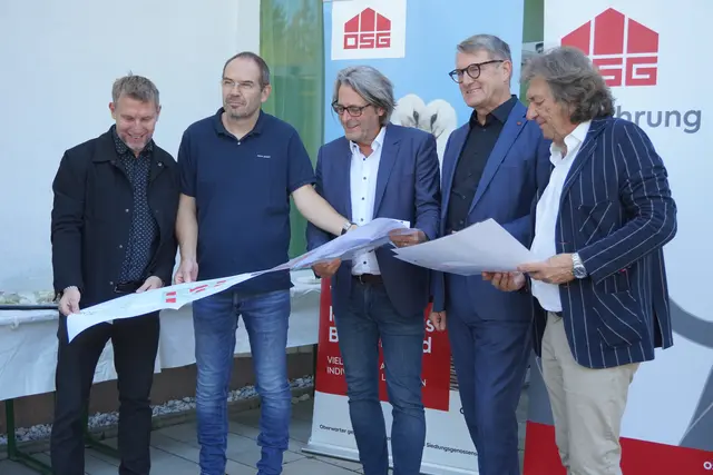 Im Rahmen einer Pressekonferenz wurden die Pläne für das große Bauvorhaben präsentiert. | Foto: Jennifer Flechl / MeinBezirk