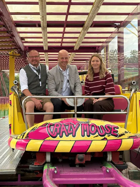 Festwirt Patrick Stützner, Marktreferent Vizebürgermeister Martin Hajart undTheresa Gillhofer, Abteilungsleiterin Tourismus und Märkte freuen sich auf den Urfahraner Herbstmarkt | Foto: Stadt Linz