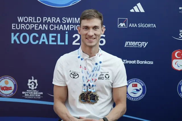 Zwei Mal Gold und ein Mal Bronze für den Vösendorfer Para-Schwimmer Andreas Ernhofer. | Foto: Lena Ernhofer