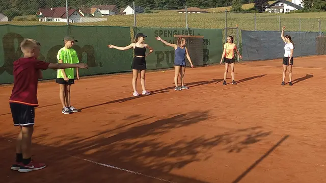 Die Kinder lernten die Grundbegriffe des Tennisspielens | Foto: UTC Zerlach