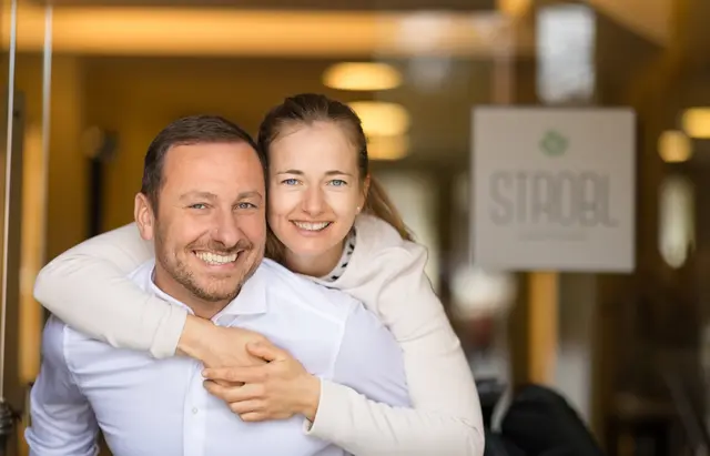 Sorgen als Gastgeber für Herzlichkeit und suchen aktuell Verstärkung für ihr Team: Andi und Nicole Strobl
 | Foto: Manuel Teller