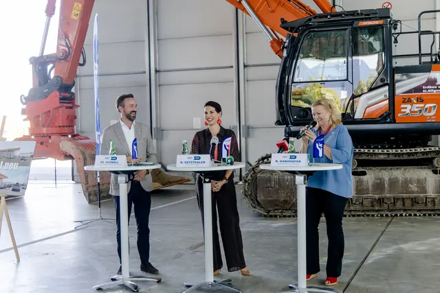 Im Bild: Landeshauptfrau Karoline Edtstadler, Landeshauptfrau-Stellvertreter und Aufsichtsratsvorsitzender Stefan Schnöll und Bettina Ganghofer (Geschäftsführerin Salzburg Airport). | Foto: Salzburg Airport