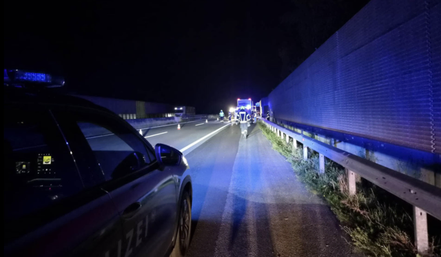 Aufgrund eines medizinischen Notfalls musste ein Lastwagenfahrer aus seinem Fahrzeug befreit werden. | Foto: FF Walchshausen
