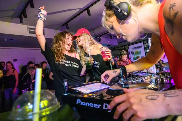 Die Eröffnungsparty wurde mit DJ-Beats gefeiert. | Foto: McDonalds Österreich