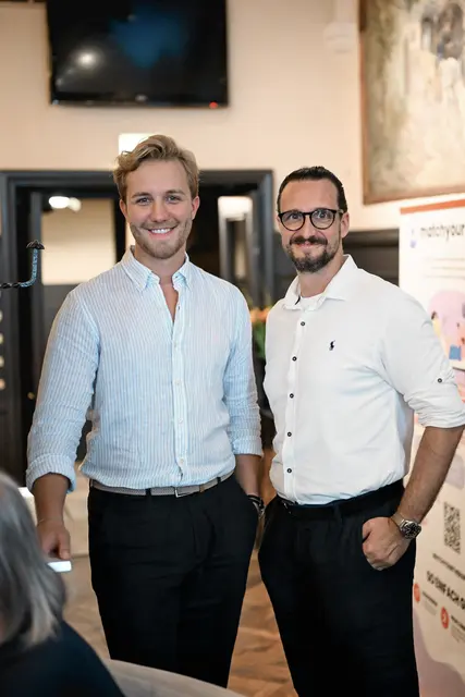 Für die Gründer von MatchYourTherapy, Thomas Kaufmann, Psychotherapeut in Fachausbildung unter Lehrsupervision und CEO (links) und Dr.Dr. Gregor Studlar, Psychotherapeut, war das Ziel, Menschen anonym, kostenlos und datenschutzkonform dabei zu unterstützen, schneller den passenden Psychotherapeuten zu finden.
 | Foto: Anzhelika Freudenthaler