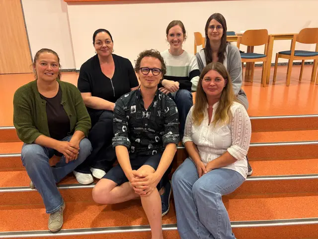 Christa Ebner, Direktorin Fr. Bauer von der NMS, Nicole Zeuke, Stefanie Wiedl, Obmann Stefan Zechner und Nicole Wurz | Foto: Wurz