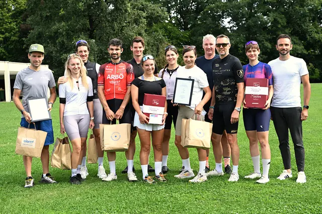 Alle Preisträger der STRAVA-Challenge, flankiert von Gunter Brandstätter (GF Tourismusregion Mittelkärnten), Ines Lamprecht (Leitung Thema Rad Region Mittelkärnten) und Johannes Moser (Pressesprecher Mittelkärnten) | Foto: Josef Bodner