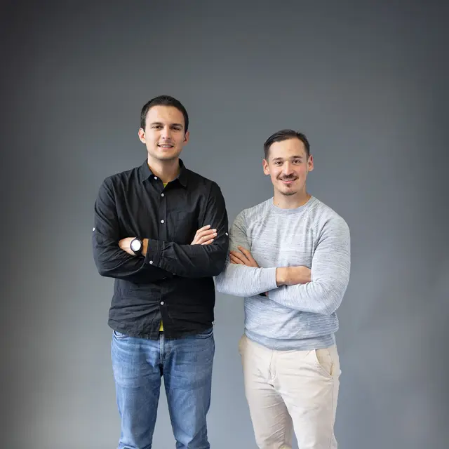Alexander Moosmann und Florian Entleitner gründeten das Cybersecurity-Startup Hivesense. | Foto: Innovation Salzburg/Benedikt Schemmer