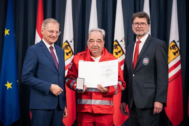 Franz Bachl wurde für 40 Jahre geehrt. | Foto: Land OÖ/MM