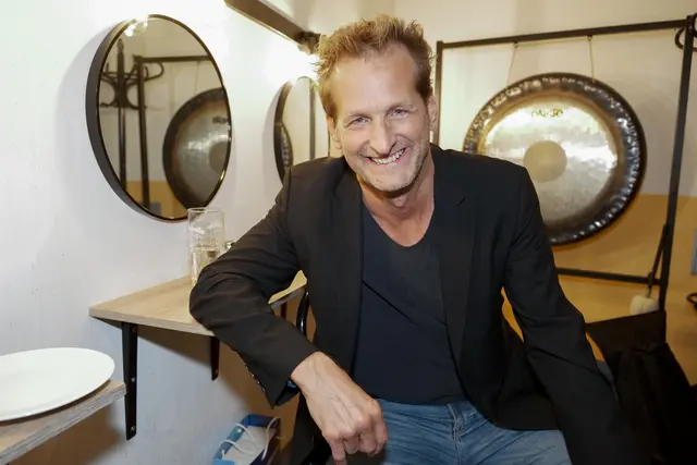 Andreas Ferner feiert mit „Bro-Fessor, checkst du!?“ im Orpheum Wien Premiere am 28. Oktober.  | Foto: Maximilian Spitzauer/MeinBezirk