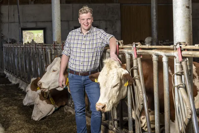 Peter aus dem Murtal ist beim Auftakt der Hofwochen zusehen.