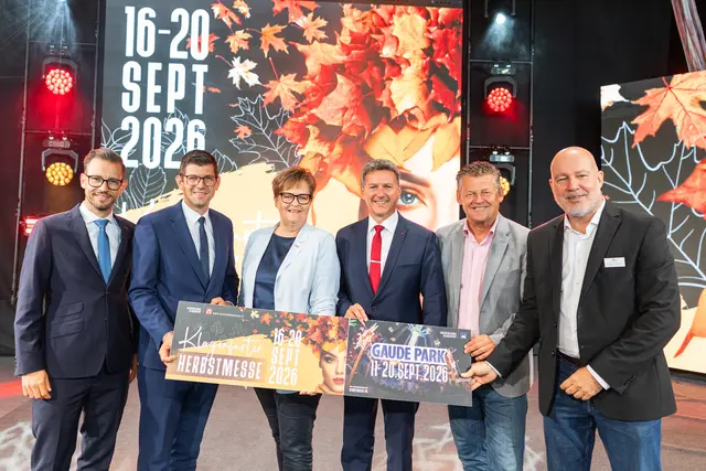 V.l.n.r. Landesrat Mag. Sebastian Schuschnig, Landeshauptmann-Stellvertreter Martin Gruber, Vizepräsidentin der Wirtschaftskammer Kärnten KommR Astrid Legner, Landeshauptmann Ing. Daniel Fellner, Bürgermeister Christian Scheider und Geschäftsführer der Kärntner Messen Mag. Dr. Bernhard Erler bei der Eröffnung der Herbstmesse am Klagenfurter Messegelände.
  | Foto: StadtKommunikation / Zangerle