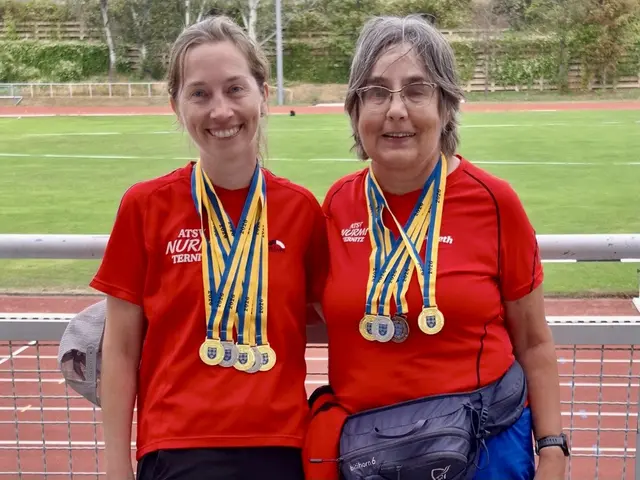 Sabine und Elisabeth Fuchs holten sich 14 Medaillen bei den Masters-Landesmeisterschaften in der Südstadt. | Foto: Privat