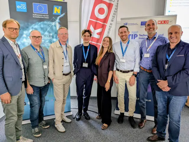 Bernhard Dissauer-Stanka (WKNÖ Bezirksstelle Neunkirchen) Michael Kollegger (FOTEC), Christoph Jarisch (Haus der Digitalisierung), Thomas Laner (Ernst &amp; Young), Evelyn Kragl (Process One), Philipp Elsler (thynk AI), Andreas Kornherr (TIP NÖ) und Marc Isop (Onlim). | Foto: WKNÖ 