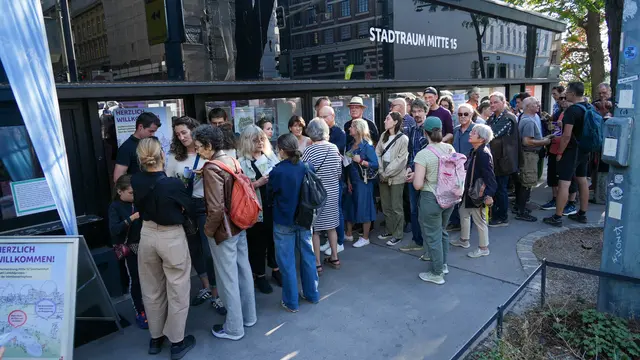 Am Rustensteg gab es erneut eine Infoveranstaltung zur weiteren Zukunft des Westbahnareals. | Foto: Andreas Pölzl/MeinBezirk