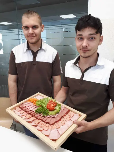 Die Ausbildung im Einzelhandel verbindet Fachwissen mit praktischen Übungen und direktem Kundenkontakt.