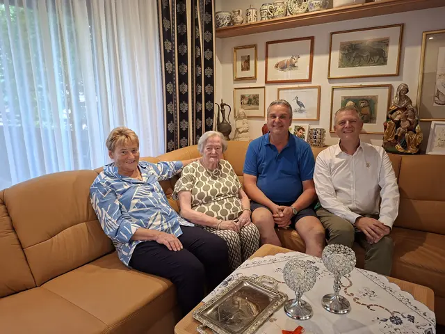 Maria Pasqualli, Jubilarin Elfriede Stangl, Ulrich Achleitner und Michael Schelm | Foto: Stadtgemeinde Groß Siegharts