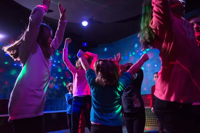 Am Freitag, 6. November, 15 bis 17 Uhr, findet im Pfarrheim Hagenberg eine Kinderdisco statt. (Symbolfoto) | Foto: smarterpix/dotshock