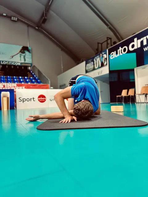 Für die Volleyball-Profis waren es zwar ungewohnte, aber nicht ungesunde Übungen. | Foto: UVC McDonald's Ried