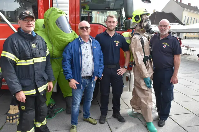 Walter Honeder, Andreas Weidinger, Robin und Herbert Reschützegger von der Oberndorfer Feuerwehr
 | Foto: Müller