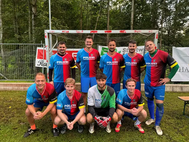 Die Siegermannschaft des 13. Benefizfußballturniers: die Polizei Mürzzuschlag.  | Foto: Tautscher