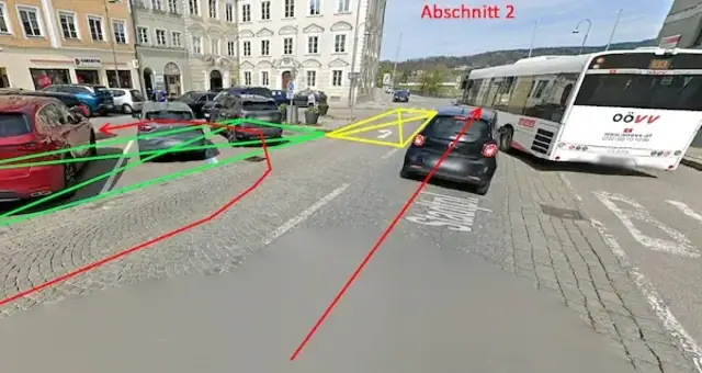 Vor dem Finanzamt ist der linke Fahrstreifen gesperrt – eine provisorische Abbiegemöglichkeit besteht über den mittleren Parkstreifen. | Foto: Stadtamt Braunau