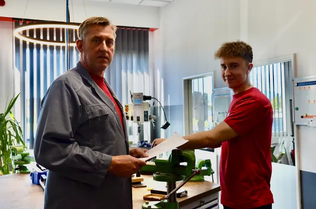 Lehrlingsausbildner Gerald Hanke mit seinem Lehrling Janek Weiß. | Foto: Elisabeth Peinsipp