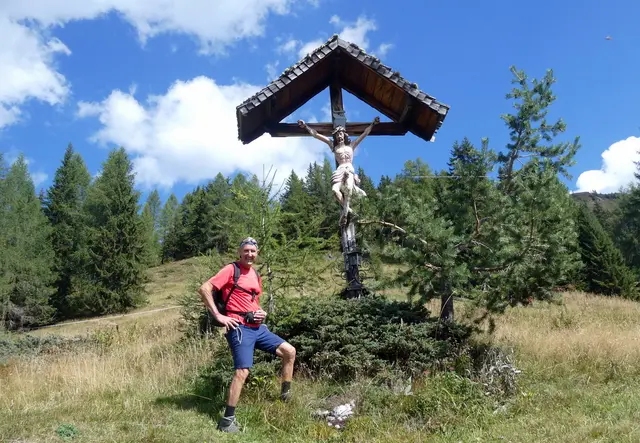 Beim edlen Hüttenkreuz auf der Weißalm